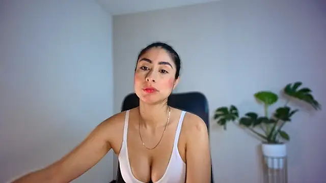 auroracaruso11 online show from February 9, 2:41 pm