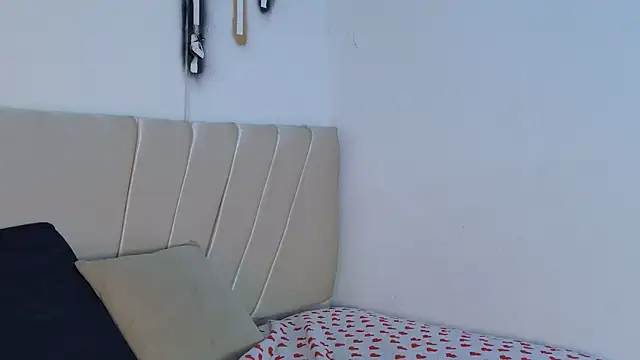 elines  online show from November 23, 7:26 pm