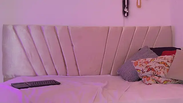 elines  online show from October 27, 7:19 pm