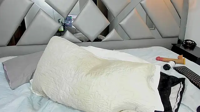 Nahomi-Hill online show from March 13, 1:40 am