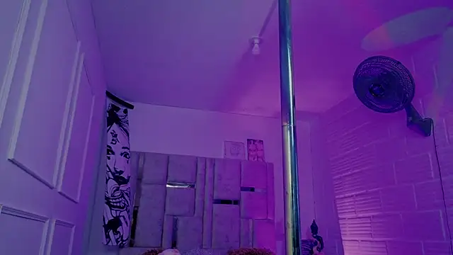 BonnieAnderson  online show from April 4, 7:45 pm