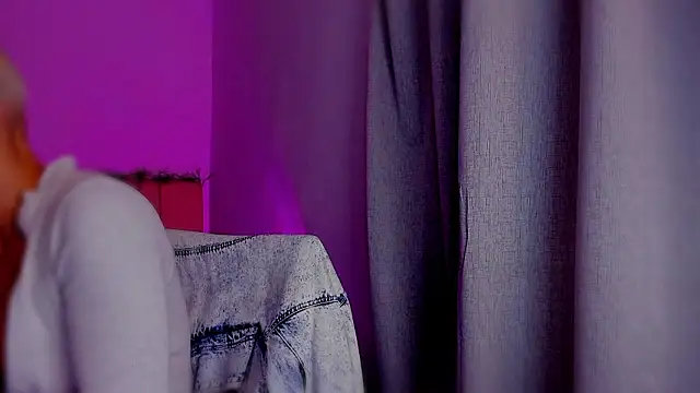 Charlee pink online show from February 26, 2:54 am