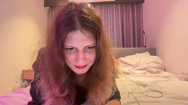 Alice Pinkhead online show from May 5, 8:50 am