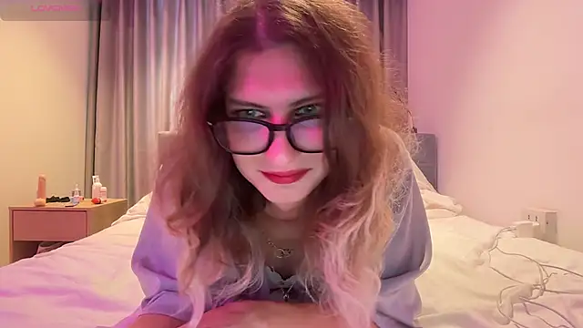 Alice Pinkhead online show from March 3, 8:20 am