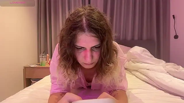 Alice Pinkhead online show from December 18, 5:56 am