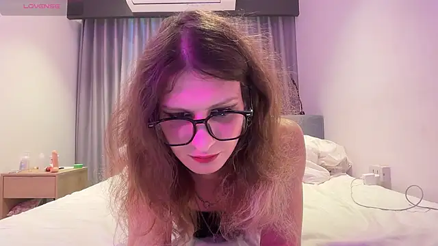 Alice Pinkhead online show from June 15, 9:31 am