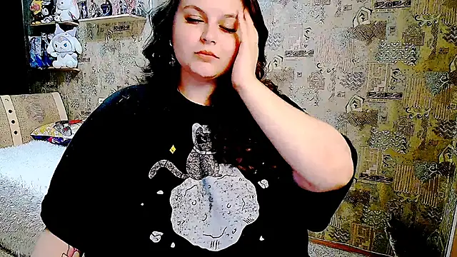 WhisperInTheDarkk online show from June 15, 9:15 pm