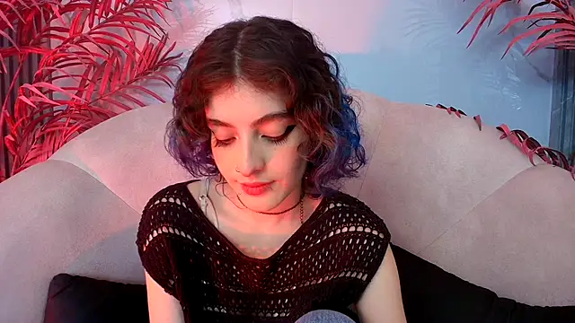 EvaHalsey online show from October 30, 8:21 pm