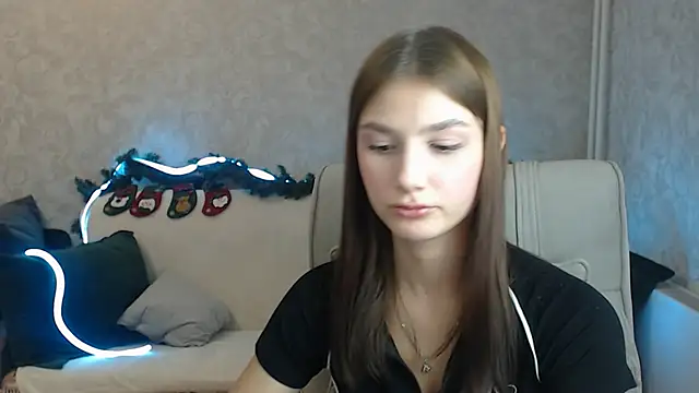 AnaHoney online show from December 2, 7:10 am