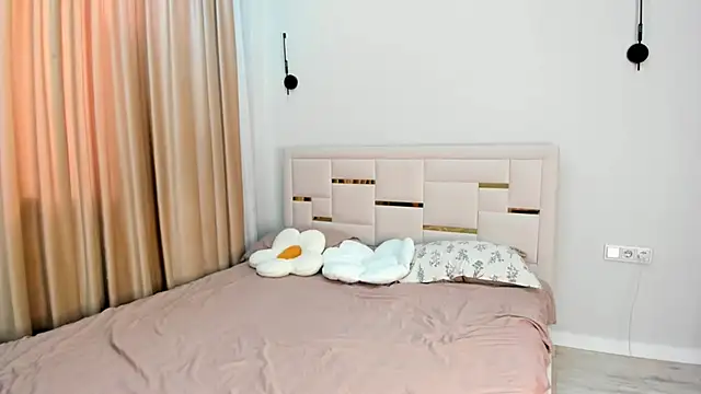 Lola Peach online show from December 4, 8:16 am