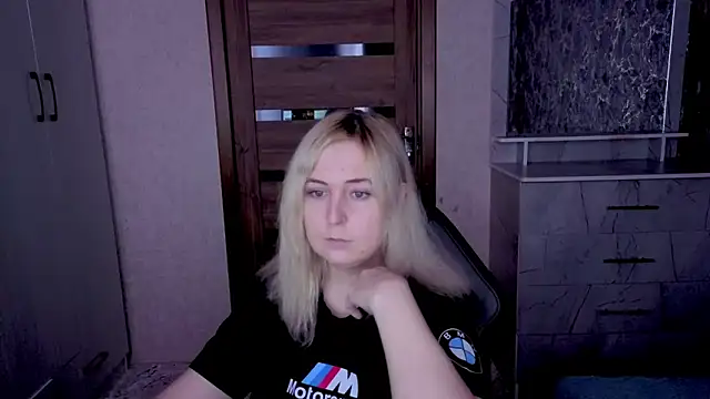 Kristy-Max online show from April 20, 8:45 pm