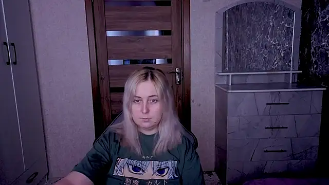 Kristy-Max online show from April 17, 3:14 pm