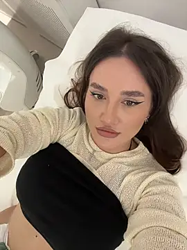 freyacherie online show from November 11, 12:35 pm