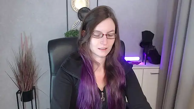 emmaxDelight online show from November 20, 7:09 am