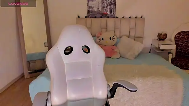 zoe turnner 18 online show from October 15, 11:35 am