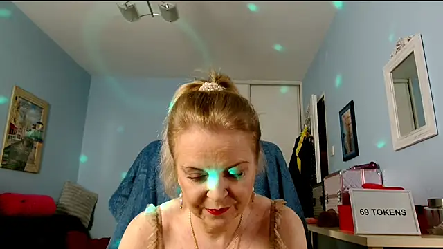 sexyjennyeu online show from April 3, 8:07 pm