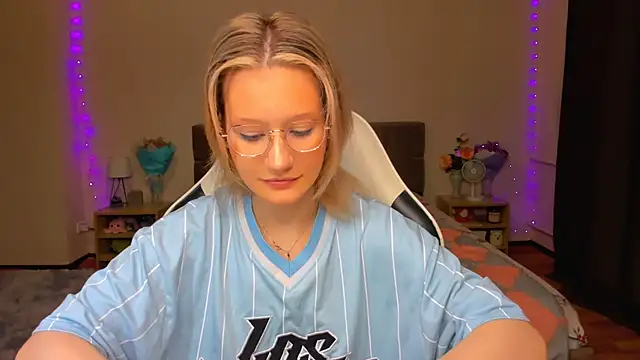 DearLia online show from September 10, 8:42 pm