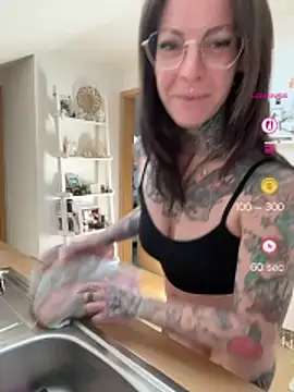 BrownieyQueen online show from April 24, 7:33 am