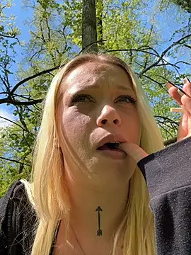 KimPoshhh online show from April 19, 8:36 am