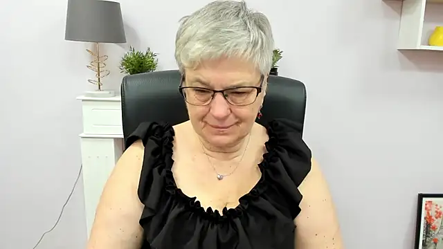 IrisDream online show from May 11, 6:04 am
