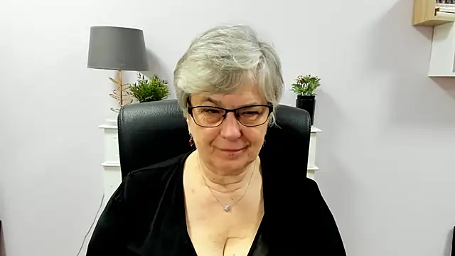 IrisDream online show from May 6, 6:06 am