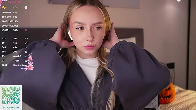 HollisBeckett online show from October 17, 3:10 am