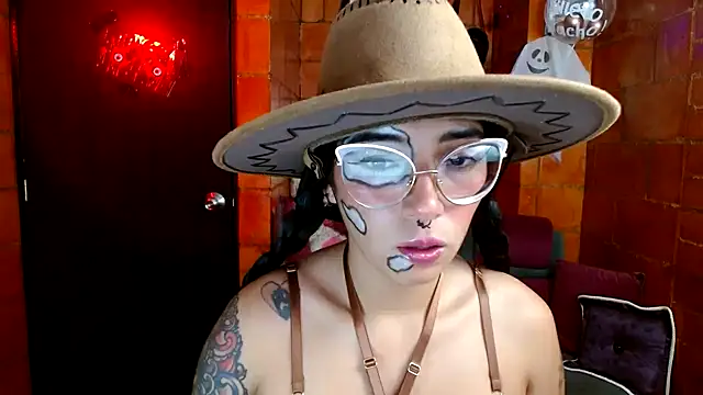 Snapshot of Raven__purple chatting on October 17, 10:02 pm Raven  purple online show from October 17, 10:02 pm