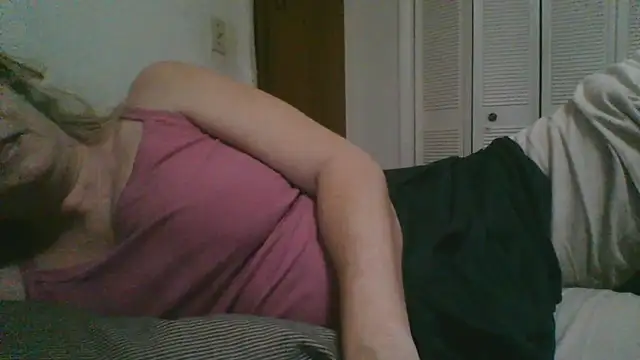 Emilylyn2501 online show from April 15, 3:18 am