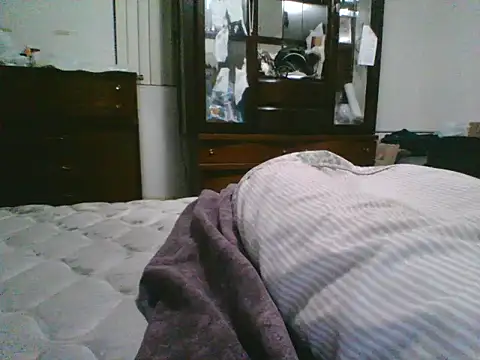 Emilylyn2501 online show from October 9, 1:32 am