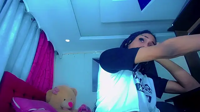 NahomiCamper online show from December 21, 2:49 am