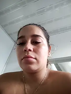 LaurenWelly  online show from April 7, 11:12 am