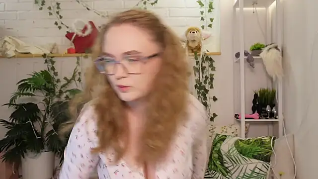 MonicaAsis online show from October 25, 6:04 pm