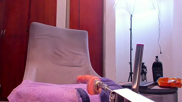 Snapshot of evelyn_wine chatting on September 20, 8:40 pm evelyn wine online show from September 20, 8:40 pm