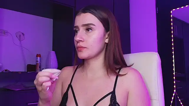 TinaJonnes  online show from April 19, 4:56 am