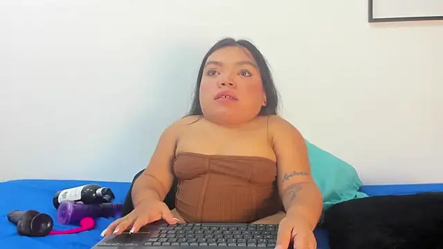 Michelle Brooks online show from November 8, 2:22 pm