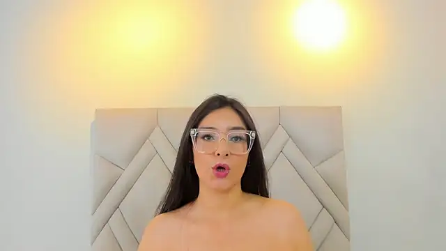 Isis Osman online show from February 15, 7:13 pm