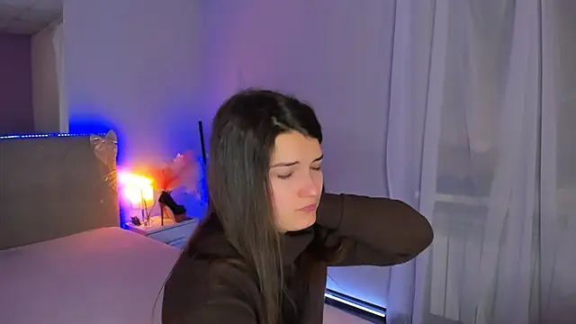 Laura Leee online show from February 10, 6:27 am