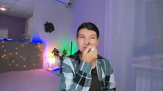 Laura Leee online show from December 23, 6:28 am