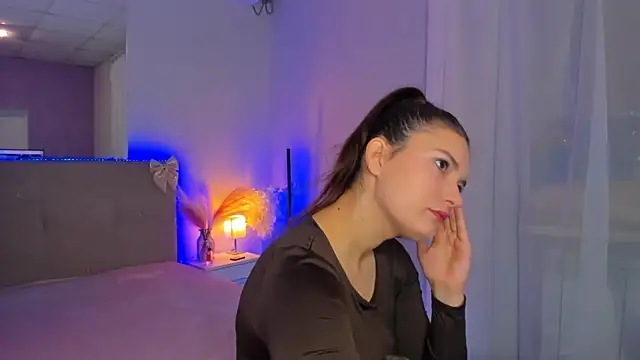 Laura Leee online show from March 18, 6:18 am