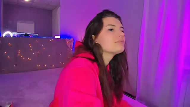 Laura Leee online show from April 11, 6:30 am