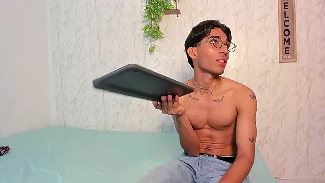 jony honey online show from April 5, 11:42 am