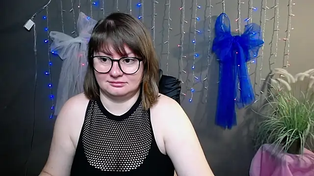 ZannaDreil online show from November 20, 7:15 pm