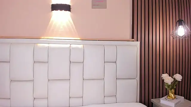 AvyMilton online show from April 5, 12:04 pm