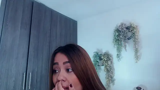 valeria2019hot online show from February 13, 9:05 pm