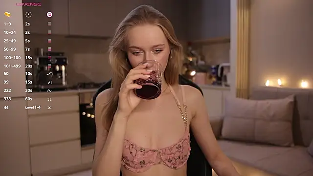 PollyAgata online show from March 6, 7:31 pm