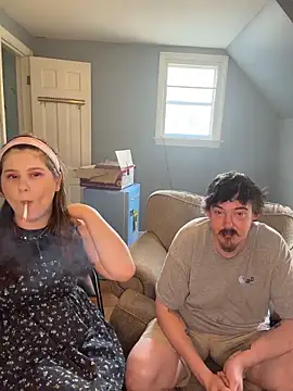 nebulasaturn11111 online show from April 4, 9:57 pm