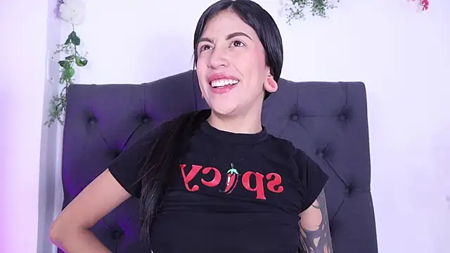 JulessCornett online show from April 6, 8:32 pm