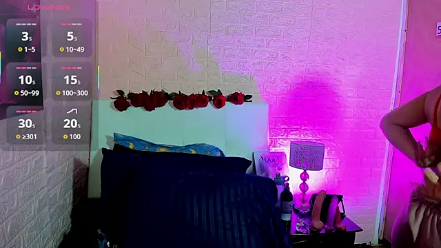 LYAA COLLINS  online show from January 12, 11:26 am