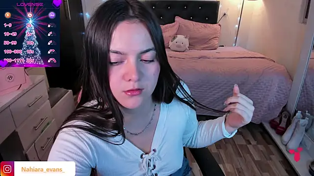 NahiaraEvans  online show from December 20, 7:01 am