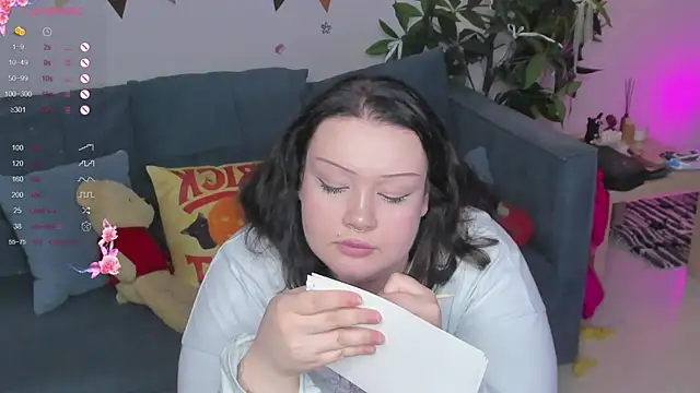 LilyBelll online show from September 26, 5:10 pm